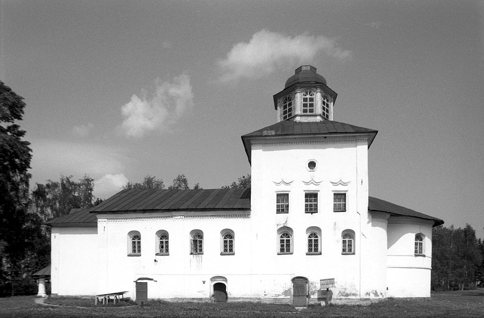 Каргополь, г.
Россия. Архангельская обл.. Каргопольский р-н
Церковь Введения во храм Пресвятой БогородицыСоборная пл.
1998-06-15
© Фотографии Уильяма Брумфилда