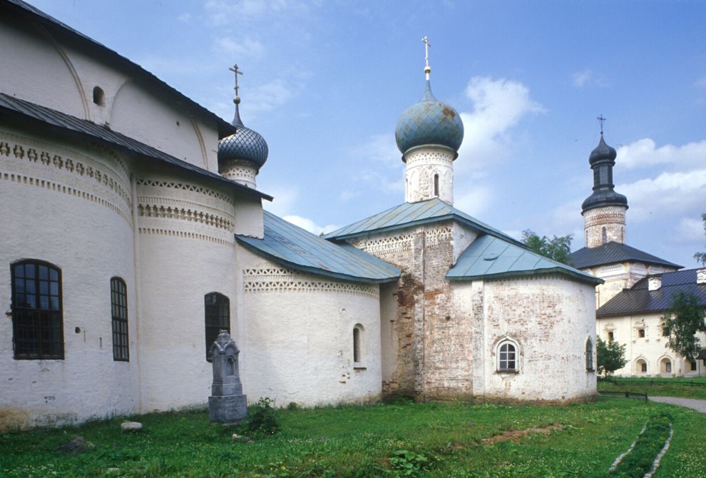 Kirillov
Russia. Vologda Region. Kirillovskii District
St. Kirill-Belozersk monastery
Church of Saint Vladimir
2007-07-14
© Photographs by William Brumfield