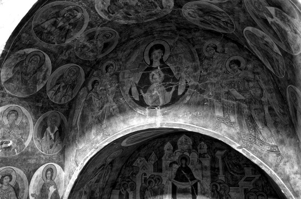 Ferapontovo
Russia. Vologda Region. Kirillovskii District
Ferapontov Monastery of Nativity of the Mother of God
Cathedral of Nativity of the Virgin
Interior. Main apse. Upper arch
1995-08-10
© Photographs by William Brumfield