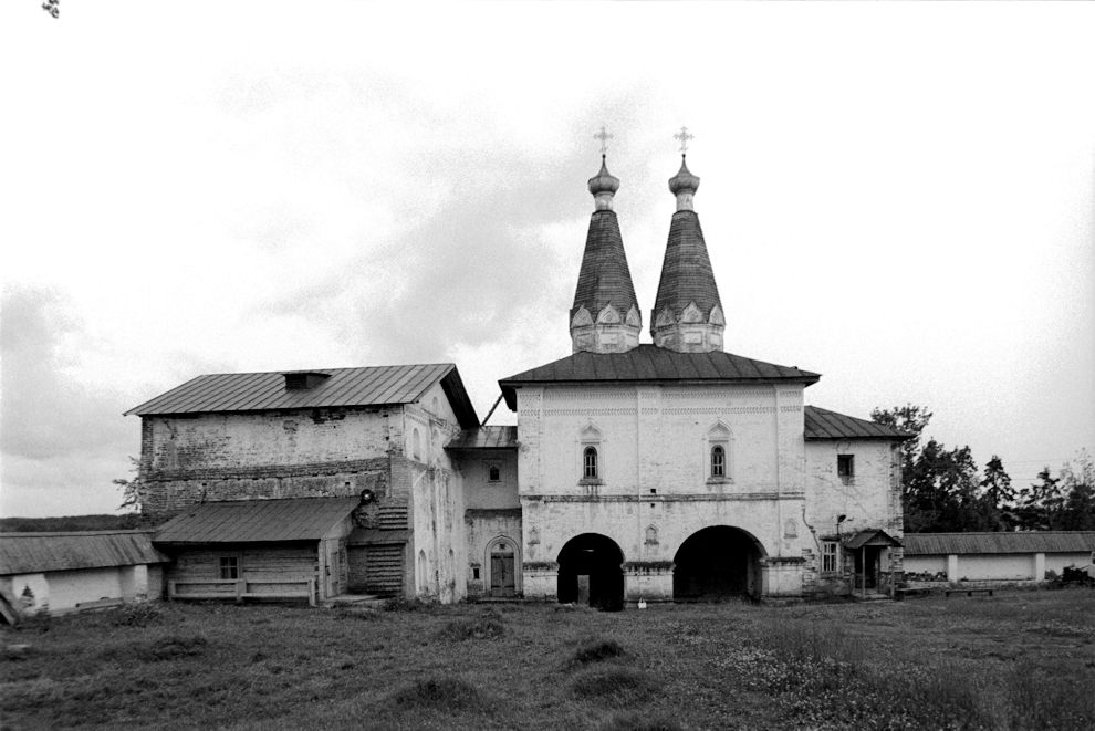 Ferapontovo
Russia. Vologda Region. Kirillovskii District
Ferapontov Monastery of Nativity of the Mother of God
Treasury office
1995-08-10
© Photographs by William Brumfield