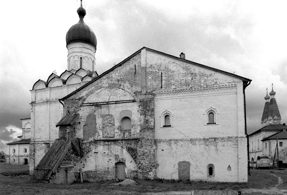 Ферапонтово, с.
Россия. Вологодская обл.. Кирилловский р-н
Ферапонтовский Богородице-Рождественский монастырь
Церковь Благовещения Пресвятой Богородицы с трапезной
1996-07-31
© Фотографии Уильяма Брумфилда