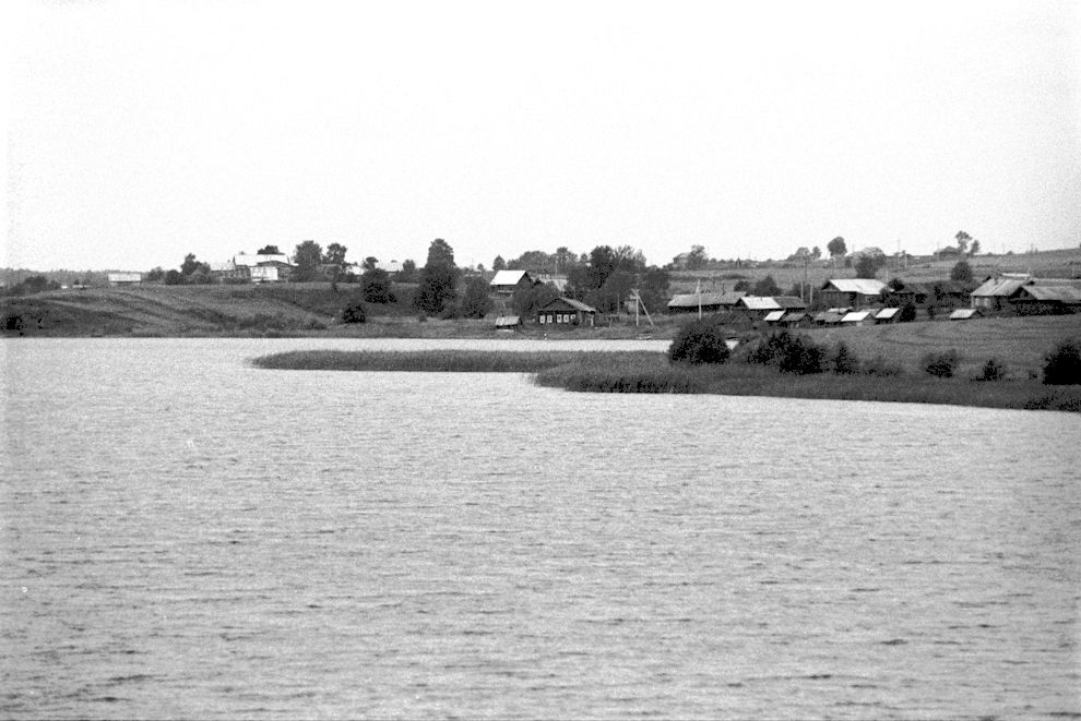 Ferapontovo
Russia. Vologda Region. Kirillovskii District
Views
Ferapontovo village, view across lake Paskoe
1996-07-31
© Photographs by William Brumfield