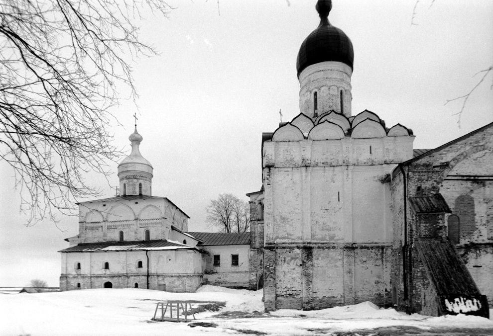 Ферапонтово, с.
Россия. Вологодская обл.. Кирилловский р-н
Ферапонтовский Богородице-Рождественский монастырь
Церковь Благовещения Пресвятой Богородицы с трапезной
2001-04-01
© Фотографии Уильяма Брумфилда