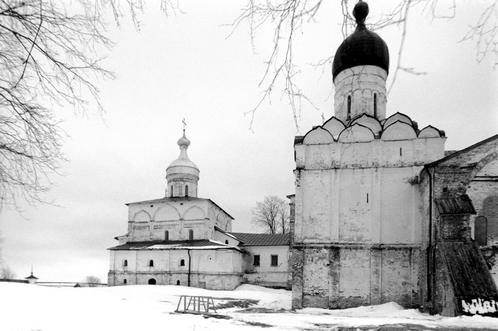 Ферапонтово, с.
Россия. Вологодская обл.. Кирилловский р-н
Ферапонтовский Богородице-Рождественский монастырь
Церковь Благовещения Пресвятой Богородицы с трапезной
2001-04-01
© Фотографии Уильяма Брумфилда