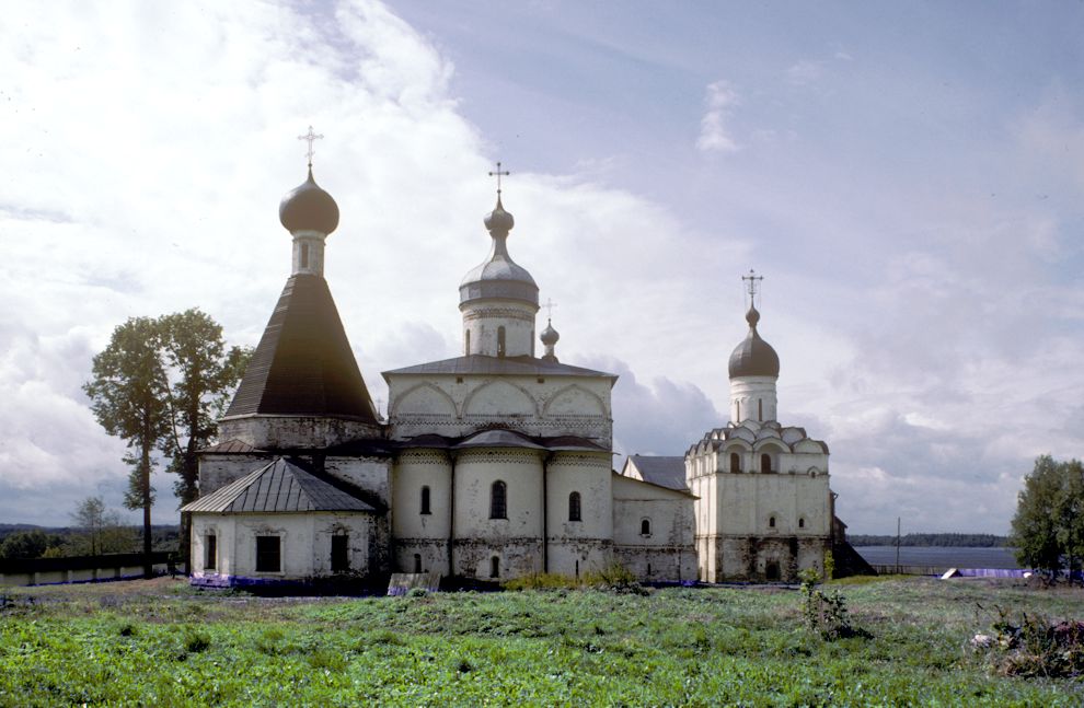 Ferapontovo
Russia. Vologda Region. Kirillovskii District
Ferapontov Monastery of Nativity of the Mother of God
1995-08-10
© Photographs by William Brumfield