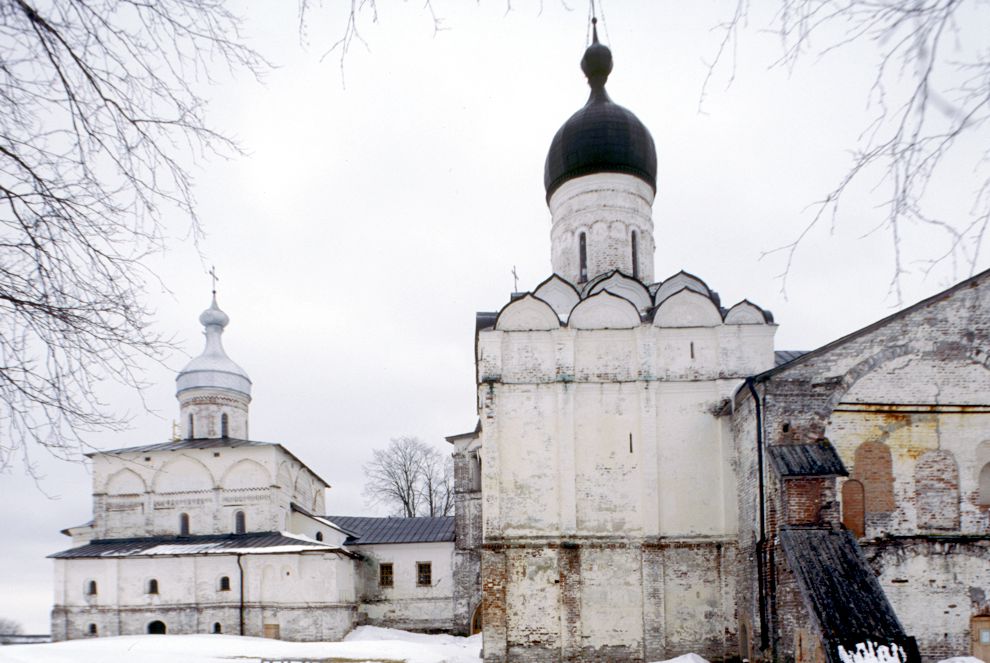 Ferapontovo
Russia. Vologda Region. Kirillovskii District
Ferapontov Monastery of Nativity of the Mother of God
Refectory Church of Annunciation
2001-04-01
© Photographs by William Brumfield