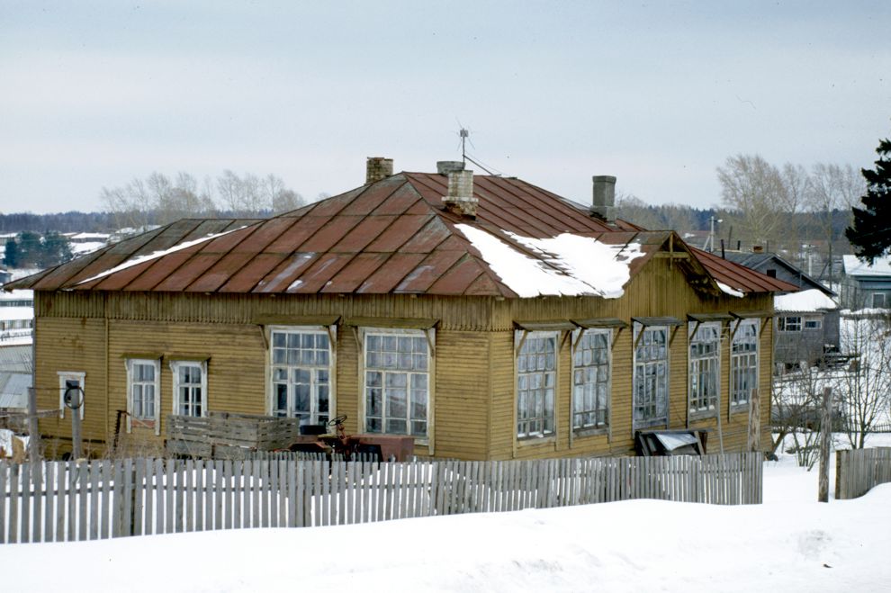 Ferapontovo
Russia. Vologda Region. Kirillovskii District
Village school
2001-04-01
© Photographs by William Brumfield