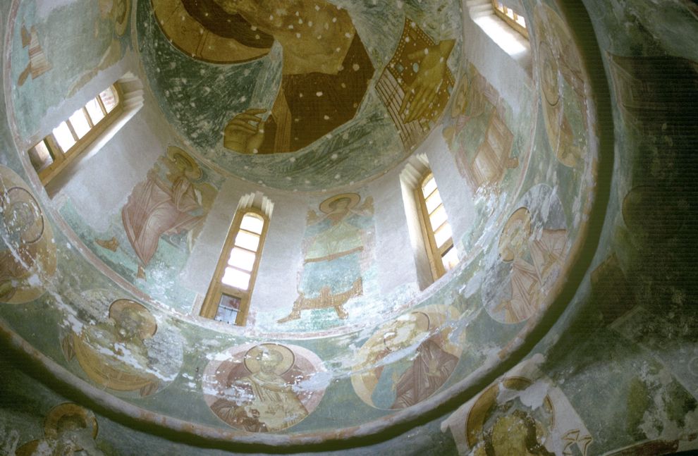 Ferapontovo
Russia. Vologda Region. Kirillovskii District
Ferapontov Monastery of Nativity of the Mother of God
Cathedral of Nativity of the Virgin
Interior. Cupola
1995-08-10
© Photographs by William Brumfield