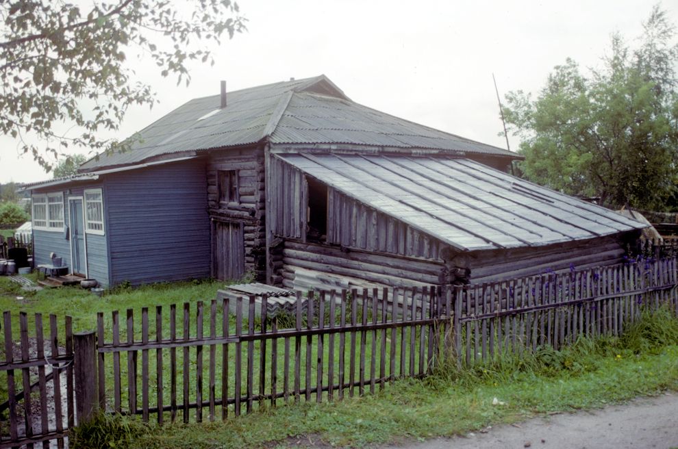 Горицы, с.
Россия. Вологодская обл.. Кирилловский р-н
Бревенчатый дом
1991-08-08
© Фотографии Уильяма Брумфилда