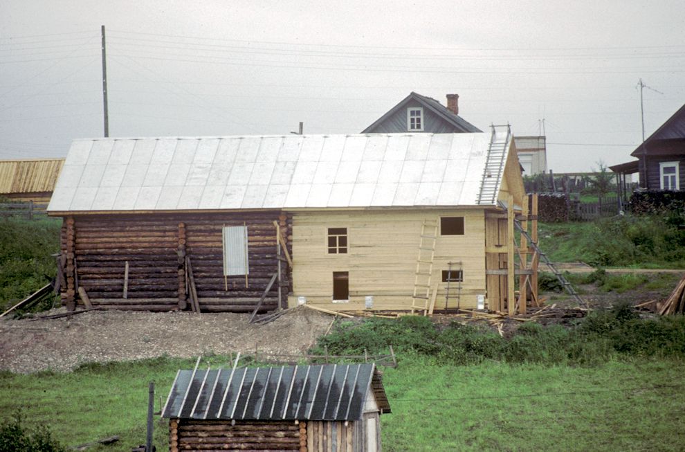 Goritsi
Russia. Vologda Region. Kirillovskii District
Wooden house (2)
1993-07-12
© Photographs by William Brumfield