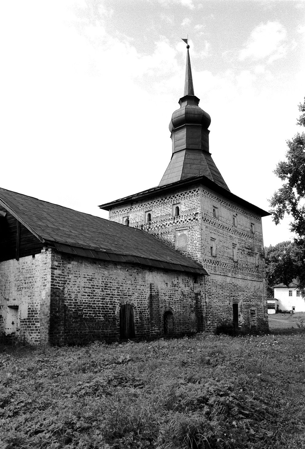 Kirillov
Russia. Vologda Region. Kirillovskii District
St. Kirill-Belozersk monastery
Kotelnaia (Glukhaia) tower
1991-08-08
© Photographs by William Brumfield