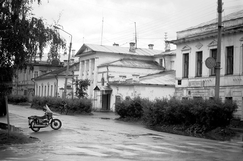 Кириллов, г.
Россия. Вологодская обл.. Кирилловский р-н
Каменные дома
1991-08-08
© Фотографии Уильяма Брумфилда