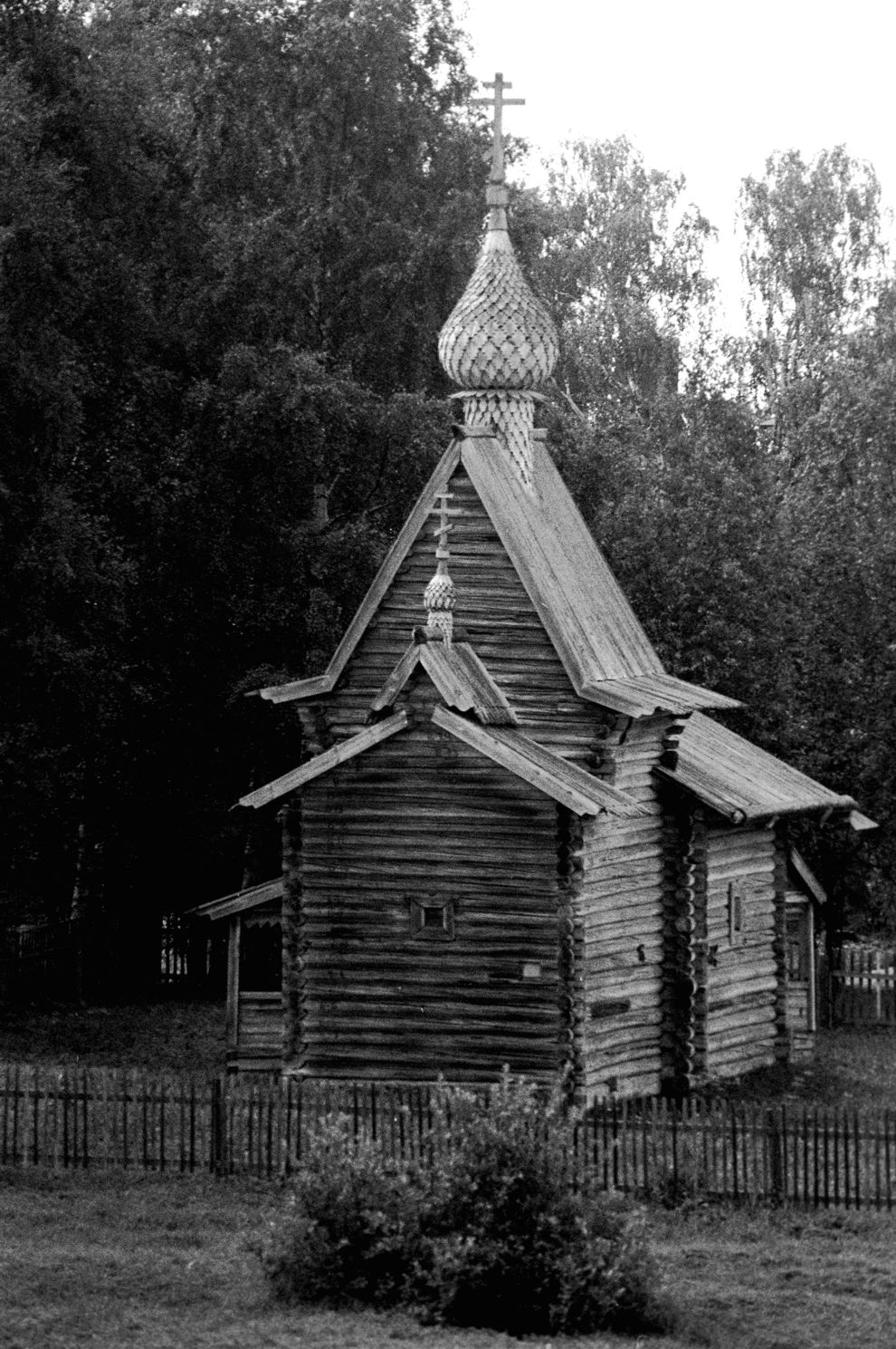 Kirillov
Russia. Vologda Region. Kirillovskii District
St. Kirill-Belozersk monastery
Church of the Deposition of the Robe originally from Borodava village
1996-07-31
© Photographs by William Brumfield