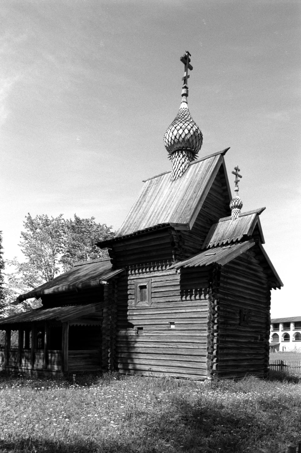 Kirillov
Russia. Vologda Region. Kirillovskii District
St. Kirill-Belozersk monastery
Church of the Deposition of the Robe originally from Borodava village
1998-06-07
© Photographs by William Brumfield