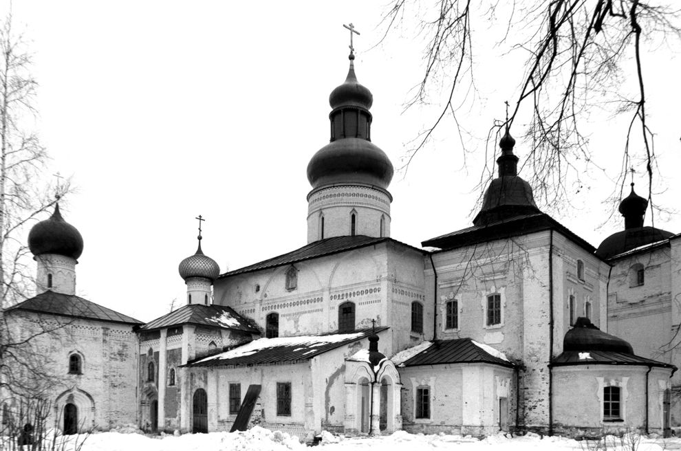 Kirillov
Russia. Vologda Region. Kirillovskii District
St. Kirill-Belozersk monastery
Church of Saint Vladimir
2001-04-01
© Photographs by William Brumfield