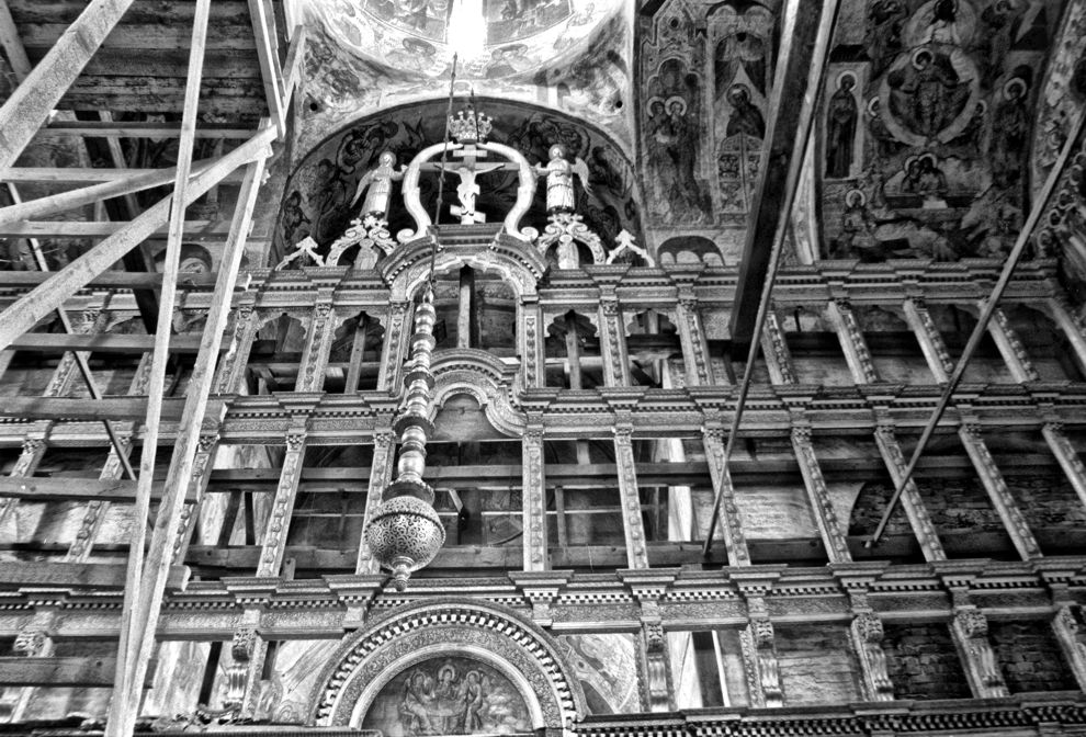 Kirillov
Russia. Vologda Region. Kirillovskii District
St. Kirill-Belozersk monastery
Cathedral of Dormition
Interior. Iconostasis
2001-04-01
© Photographs by William Brumfield