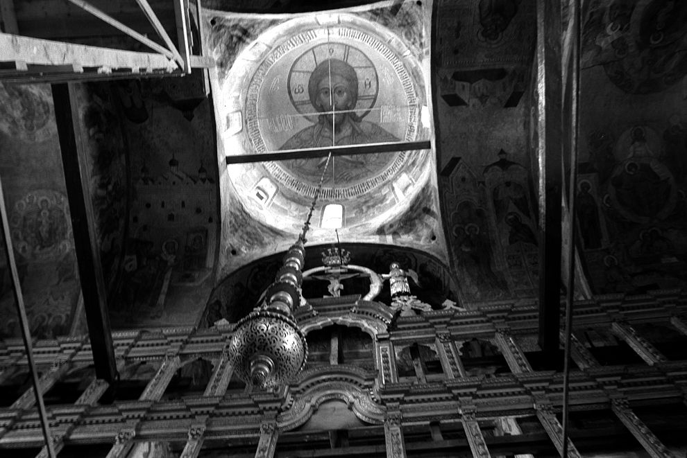 Kirillov
Russia. Vologda Region. Kirillovskii District
St. Kirill-Belozersk monastery
Cathedral of Dormition
Interior. Cupola
2001-04-01
© Photographs by William Brumfield