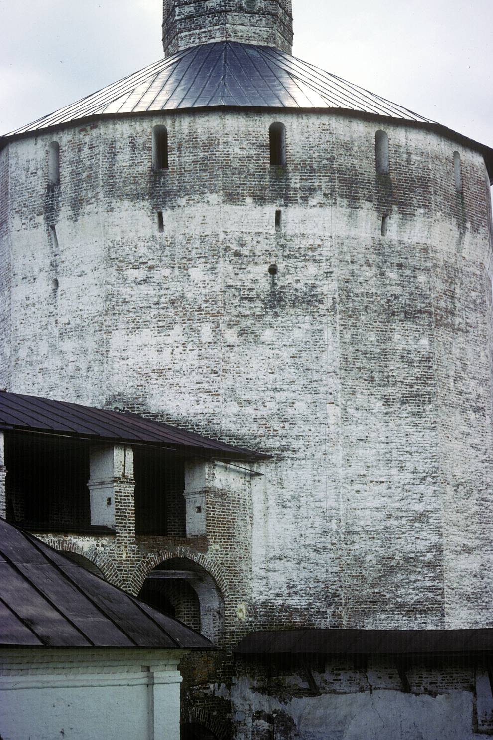 Kirillov
Russia. Vologda Region. Kirillovskii District
St. Kirill-Belozersk monastery
Kuznechnaia (Smiths) tower
1991-08-08
© Photographs by William Brumfield