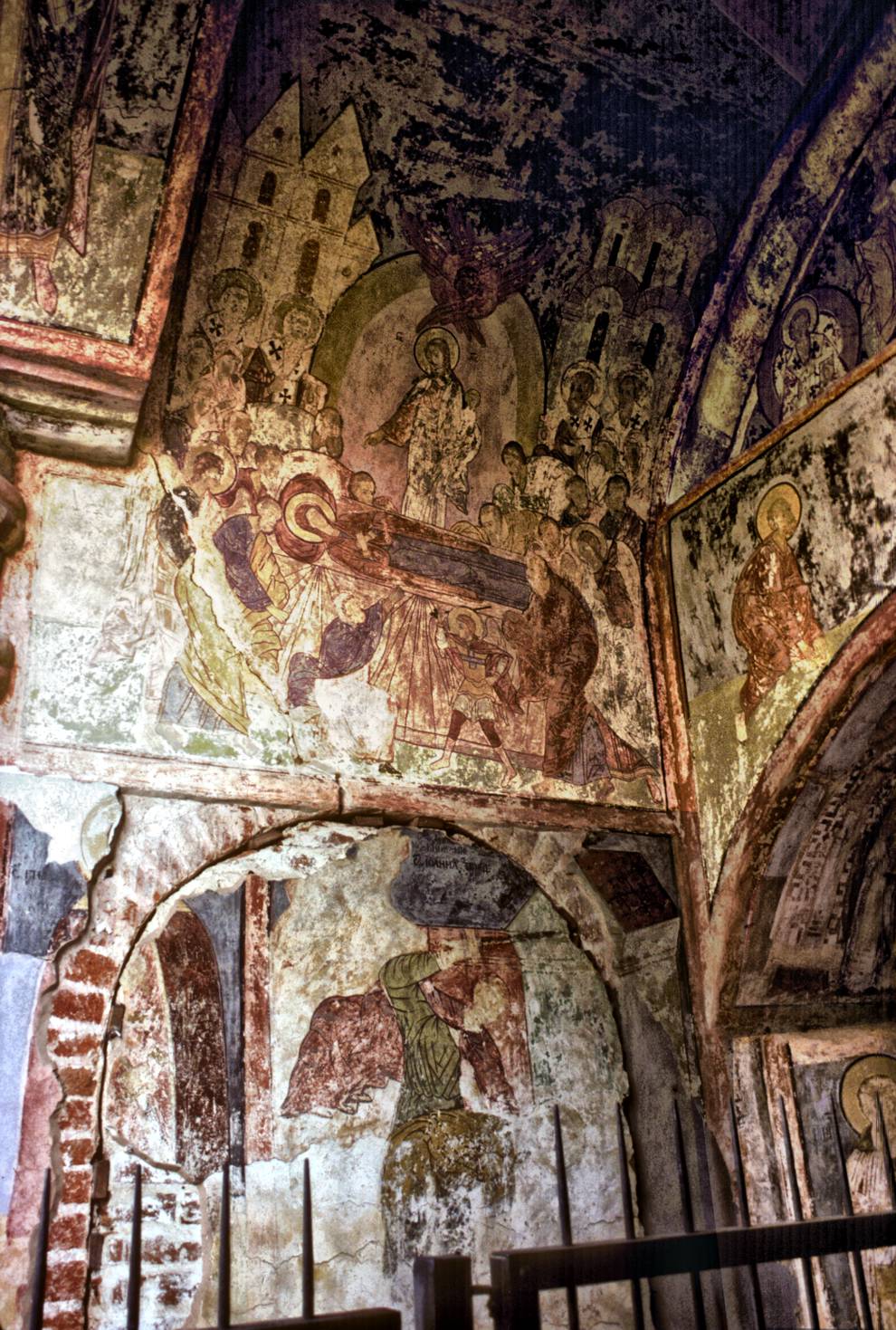 Kirillov
Russia. Vologda Region. Kirillovskii District
St. Kirill-Belozersk monastery
Gate church of Saint John Climacus
Holy Gates, west passage, north bay, east wall
1991-08-08
© Photograph by William Brumfield