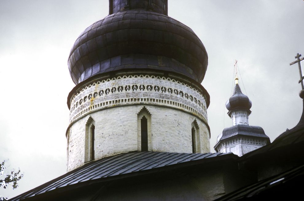 Kirillov
Russia. Vologda Region. Kirillovskii District
St. Kirill-Belozersk monastery
Cathedral of Dormition
Drum
1991-08-08
© Photographs by William Brumfield