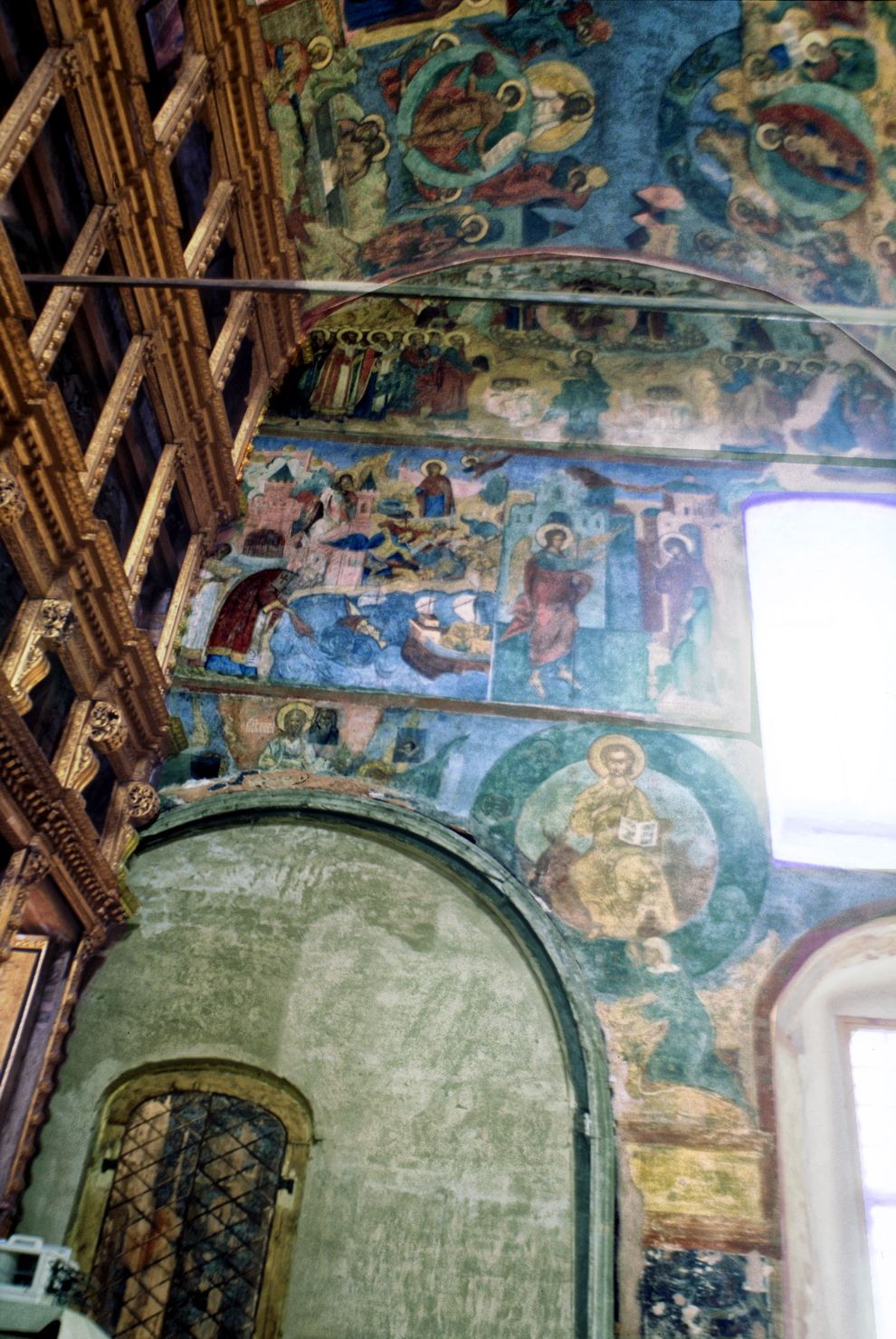 Kirillov
Russia. Vologda Region. Kirillovskii District
St. Kirill-Belozersk monastery
Cathedral of Dormition
Interior. South Bay
2001-04-01
© Photographs by William Brumfield