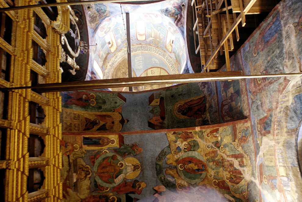 Kirillov
Russia. Vologda Region. Kirillovskii District
St. Kirill-Belozersk monastery
Cathedral of Dormition
Interior. South Bay
1999-07-14
© Photographs by William Brumfield