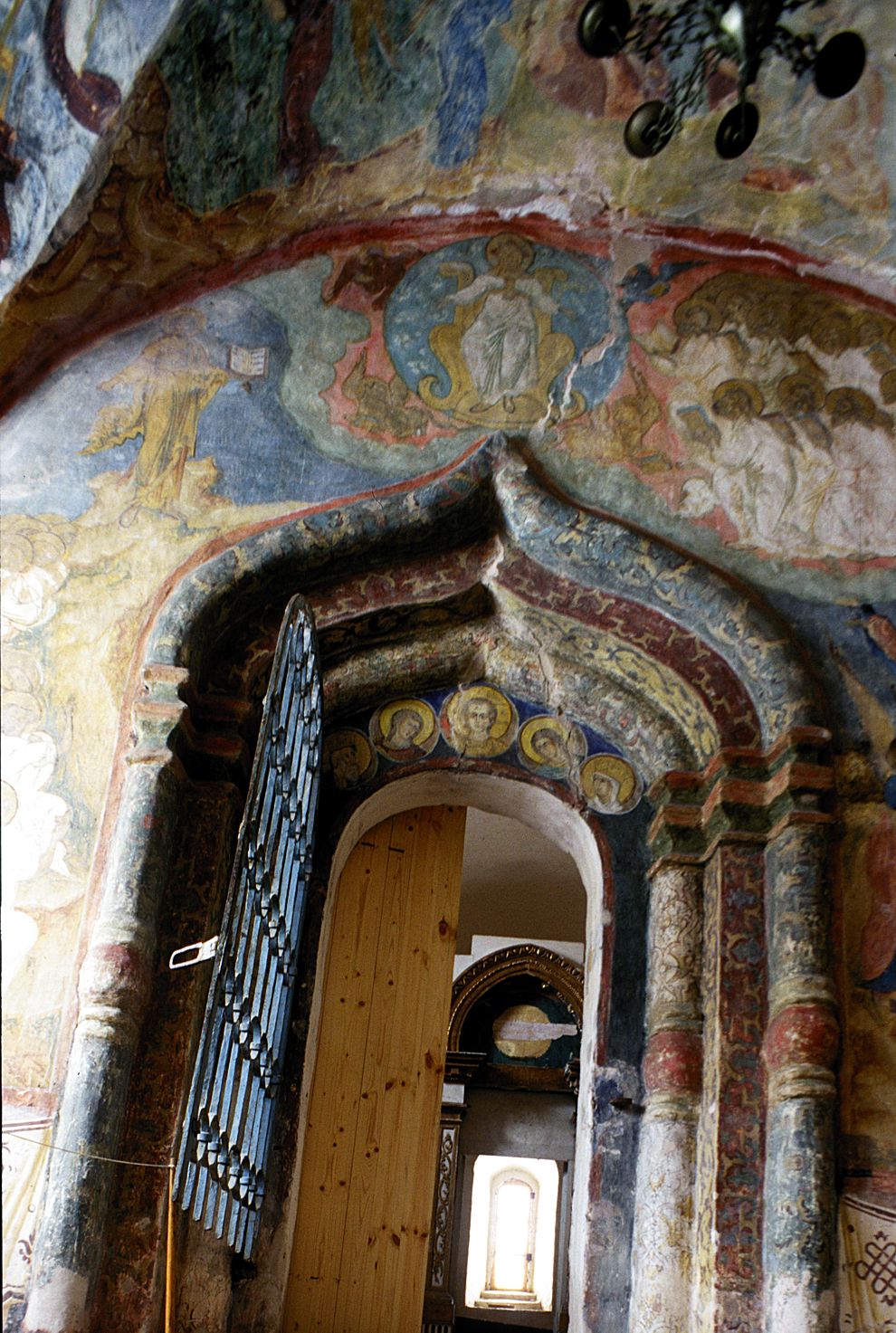 Kirillov
Russia. Vologda Region. Kirillovskii District
St. Kirill-Belozersk monastery
Cathedral of Dormition
Interior. North gallery. East portal to church of Saint Vladimir
2001-04-01
© Photographs by William Brumfield