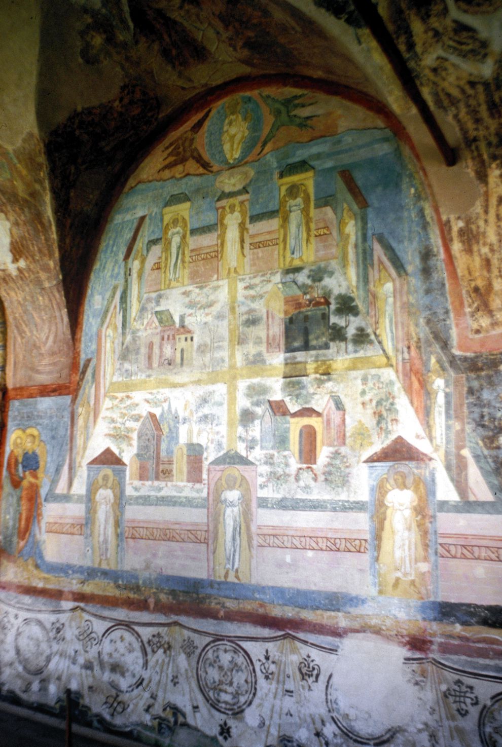 Kirillov
Russia. Vologda Region. Kirillovskii District
St. Kirill-Belozersk monastery
Cathedral of Dormition
Interior. North gallery. South wall and vaults. Middle bay
1999-07-14
© Photographs by William Brumfield