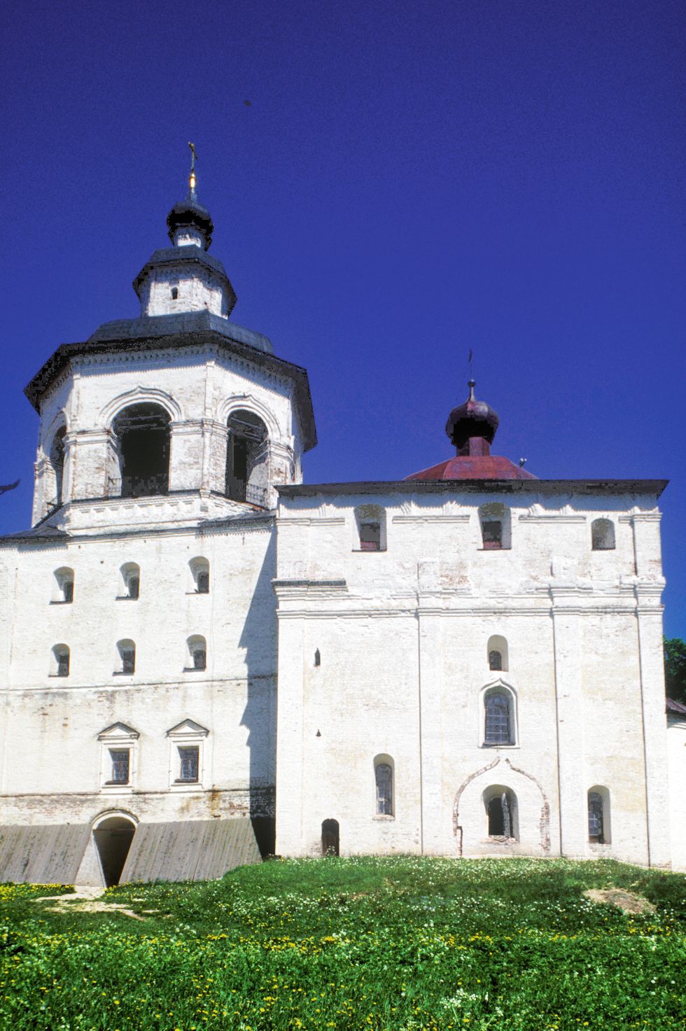 Kirillov
Russia. Vologda Region. Kirillovskii District
St. Kirill-Belozersk monastery
Church of Archangel Gabriel
1998-06-07
© Photographs by William Brumfield