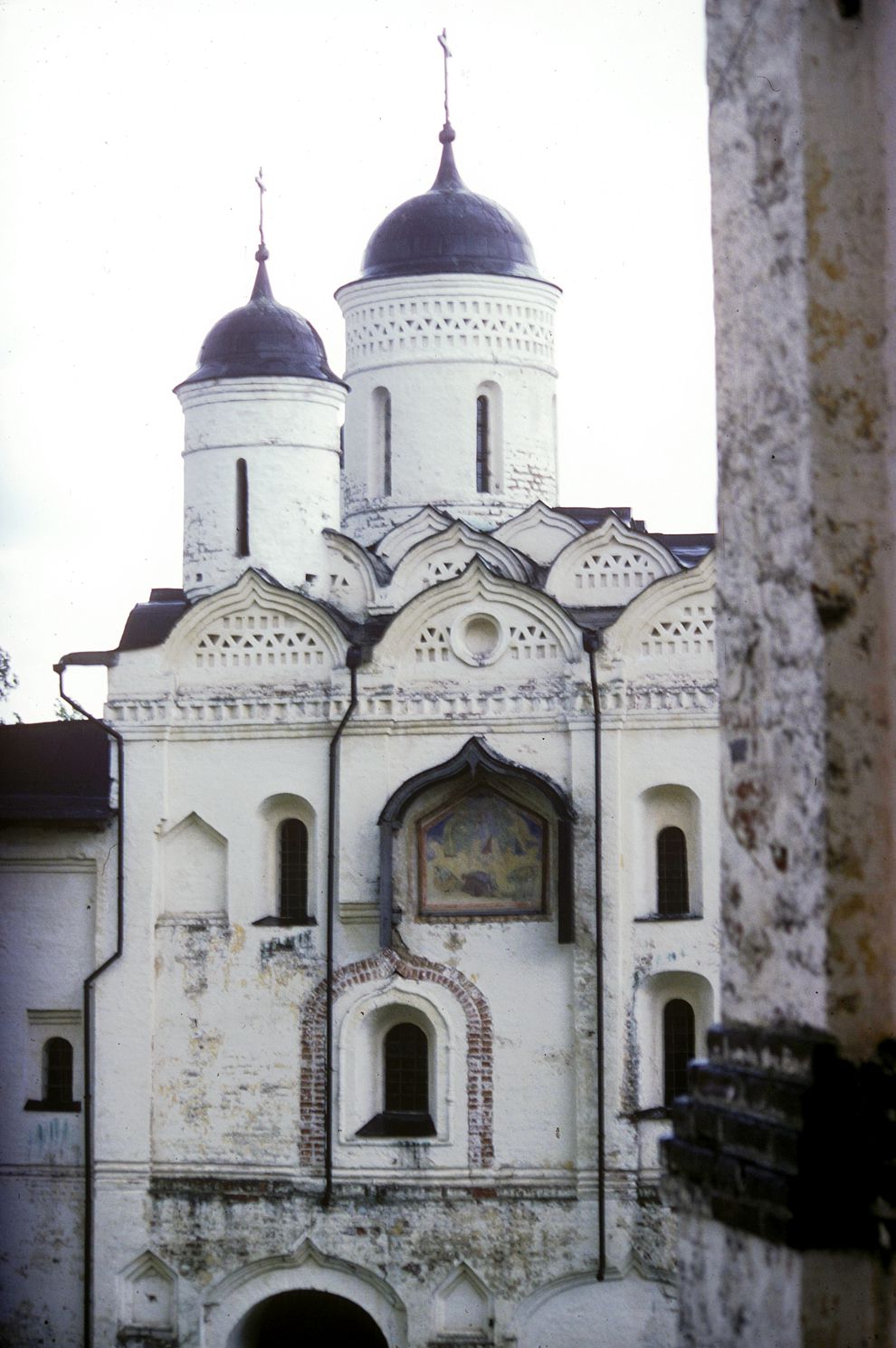 Kirillov
Russia. Vologda Region. Kirillovskii District
St. Kirill-Belozersk monastery
Church of the Transfiguration over Water gate
1991-08-08
© Photographs by William Brumfield