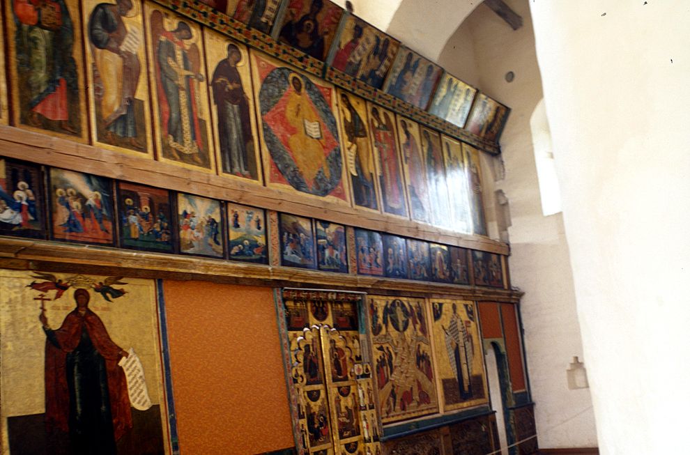 Kirillov
Russia. Vologda Region. Kirillovskii District
St. Kirill-Belozersk monastery
Church of the Transfiguration over Water gate
Interior. Iconostasis
1999-07-15
© Photographs by William Brumfield