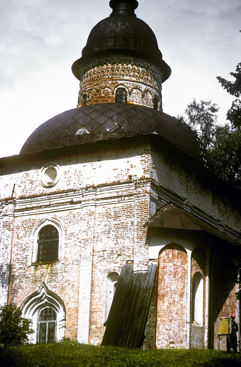 Kirillov
Russia. Vologda Region. Kirillovskii District
St. Kirill-Belozersk monastery
Church of John the Baptist
1991-08-08
© Photographs by William Brumfield