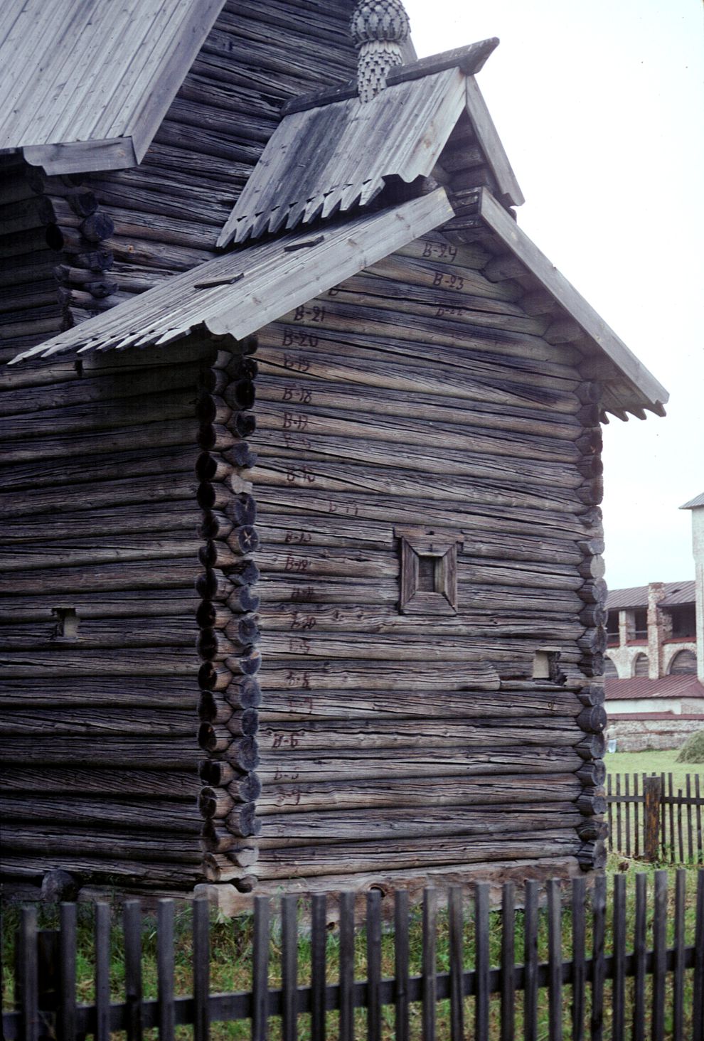 Kirillov
Russia. Vologda Region. Kirillovskii District
St. Kirill-Belozersk monastery
Church of the Deposition of the Robe originally from Borodava village
1993-07-12
© Photographs by William Brumfield