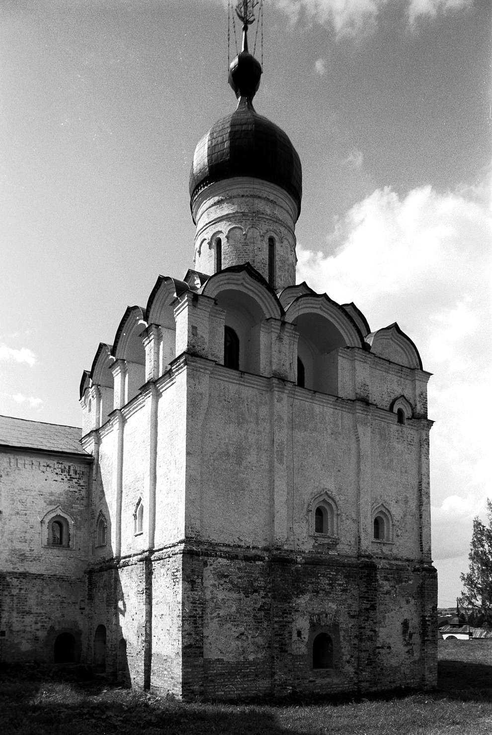 Ferapontovo
Russia. Vologda Region. Kirillovskii District
Ferapontov Monastery of Nativity of the Mother of God
Refectory Church of Annunciation
1998-08-02
© Photographs by William Brumfield