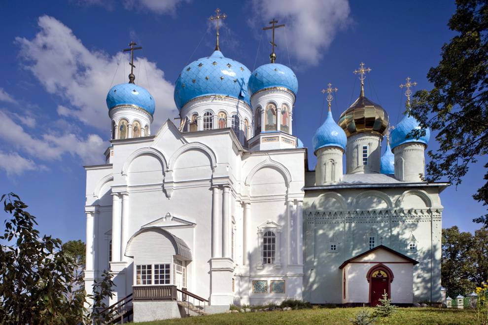 Nozhkino
Russia. Kostroma Region. Chuhlomskii District
Avraamievo-Gorodetskii monastery
Cathedral of the Intercession
2010-08-12
© Photographs by William Brumfield