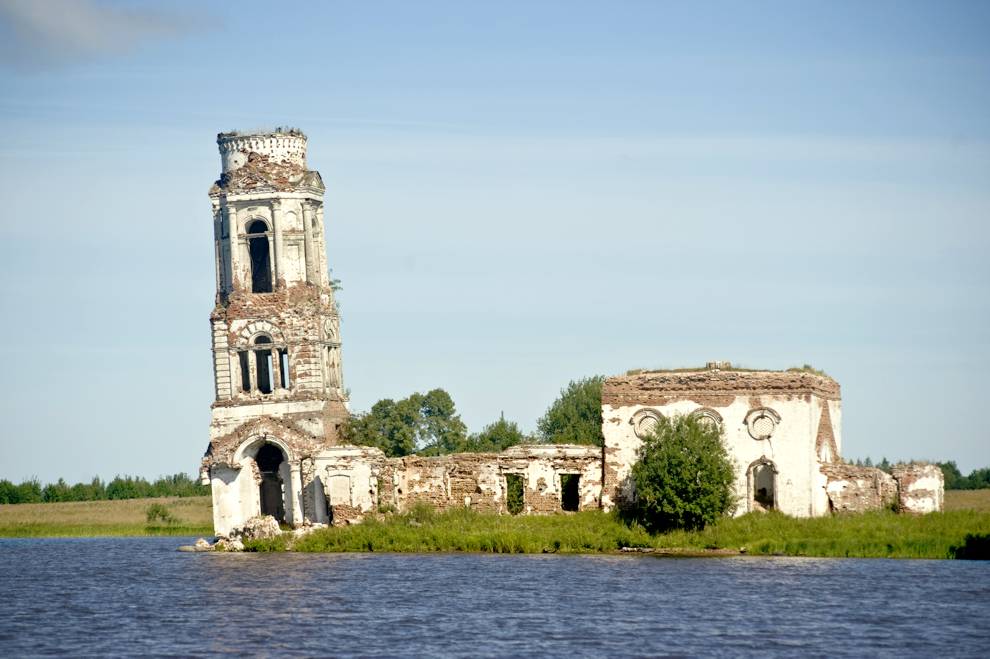 Sheksna
Russia. Vologda Region. Sheksna District
Church of the Nativity of Christ
2009-08-09
© Photographs by William Brumfield