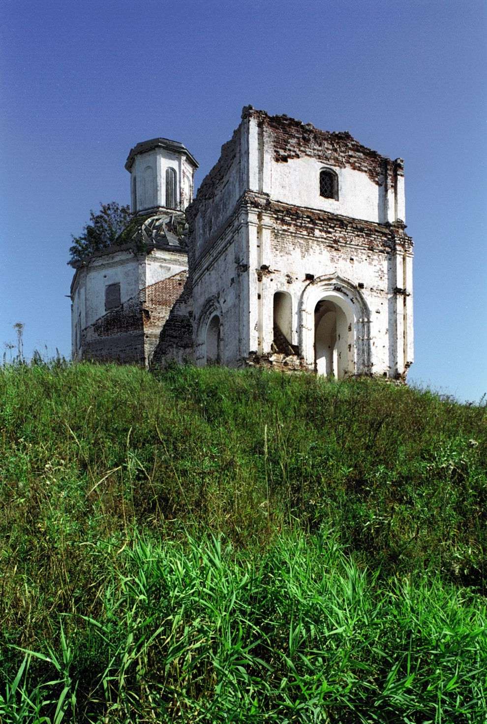 Troitskoe
Russia. Vologda Region. Vashkinskii District
Church of the Trinity
2006-08-27
© Photographs by William Brumfield