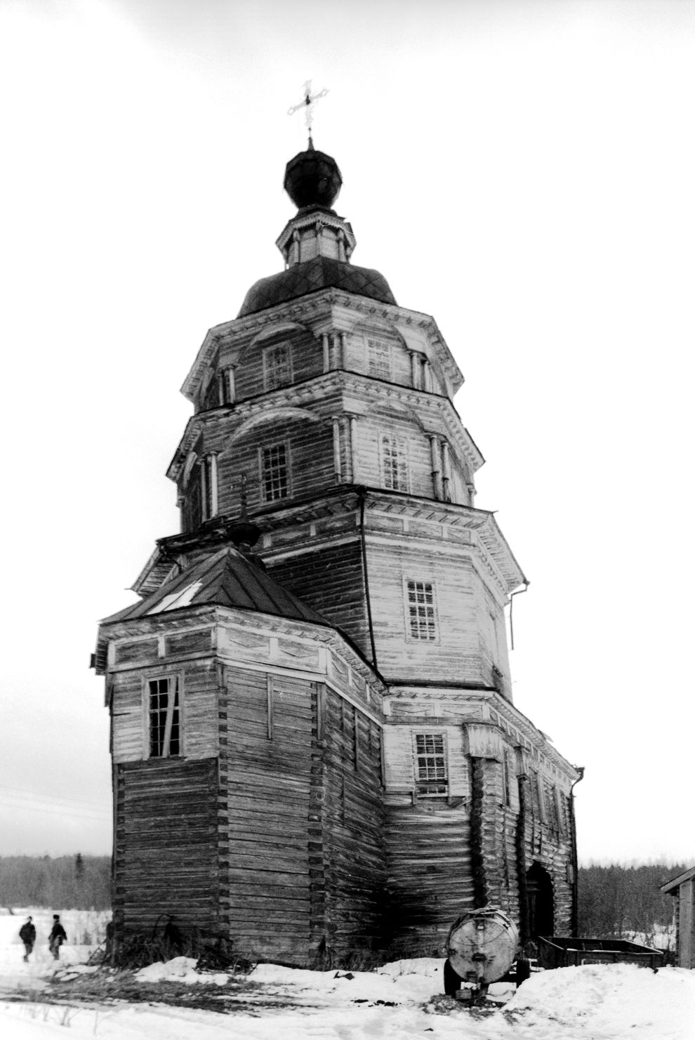 Popovka-Kalikinskaia
Russia. Vologda Region. Vojega District
Church of the Nativity of the Virgin
2001-04-02
© Photographs by William Brumfield