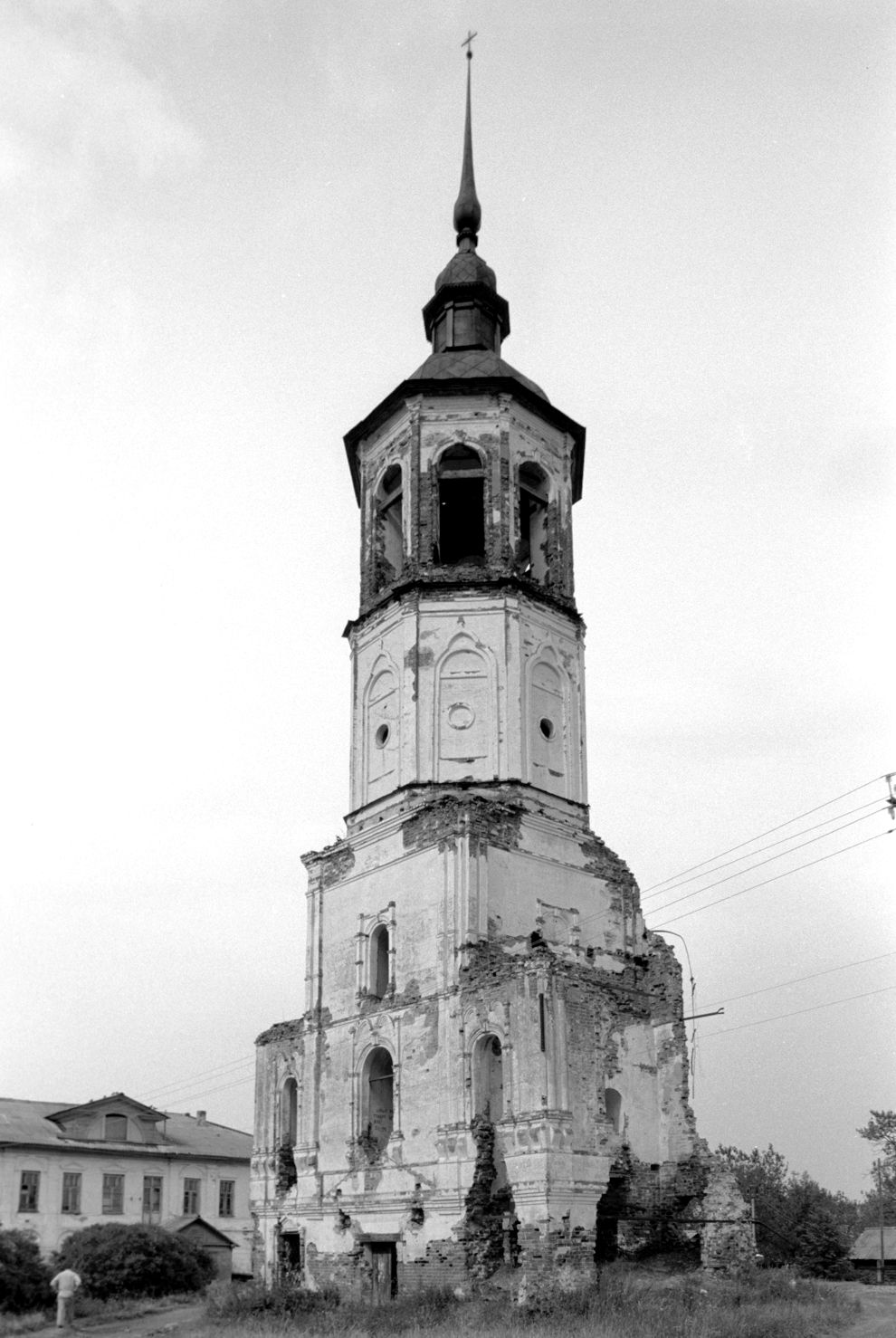 Siama
Russia. Vologda Region. Vologda District
Siama Monastery of Nativity of the Mother of God
Bell tower
1999-07-15
© Photograph by William Brumfield