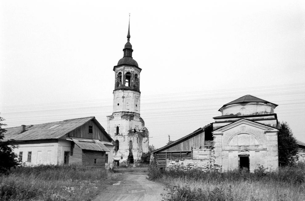 Siama
Russia. Vologda Region. Vologda District
Siama Monastery of Nativity of the Mother of God
1999-07-15
© Photograph by William Brumfield