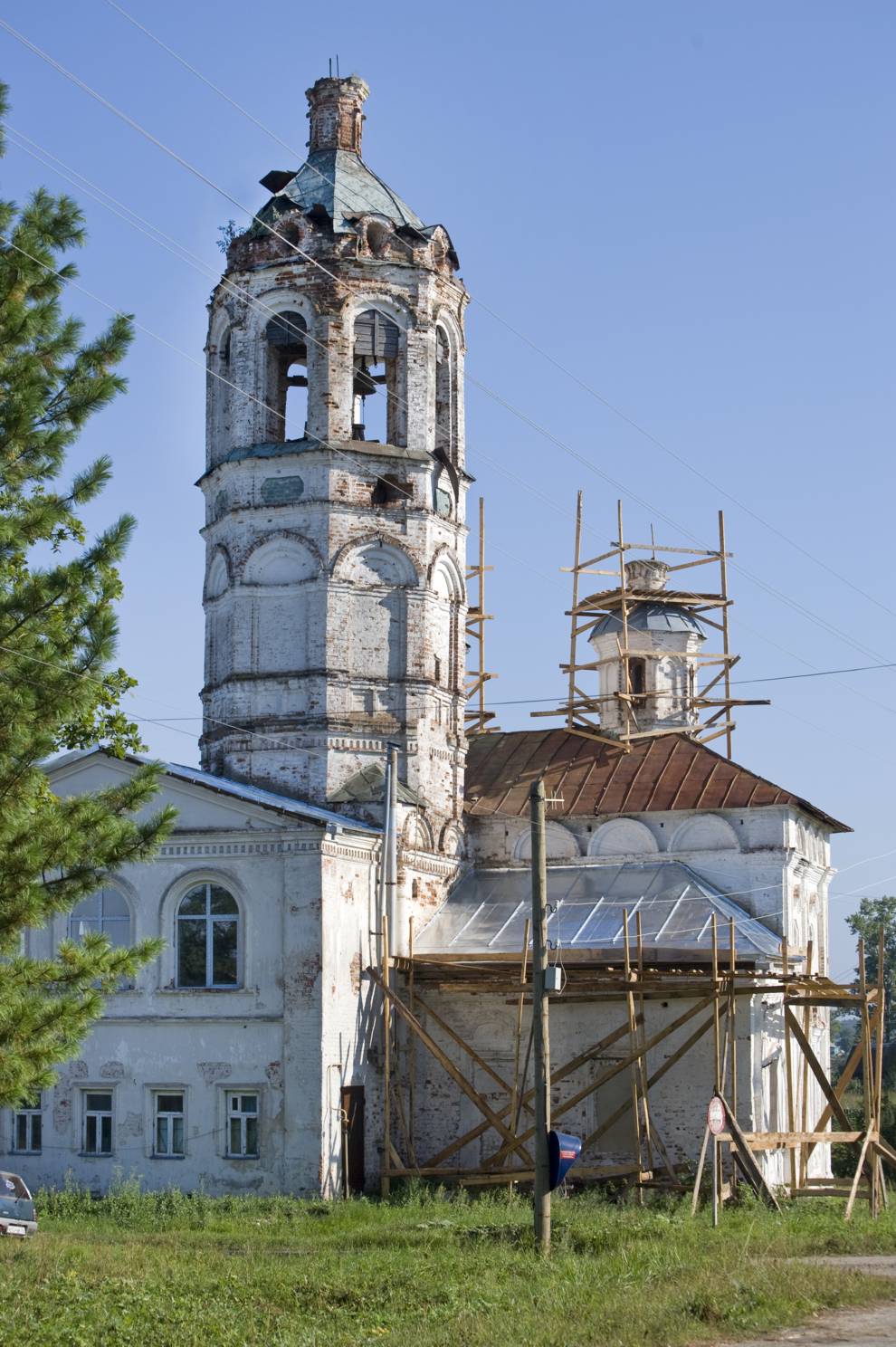 Liubim
Russia. Yaroslavl Region. Lyubimskii District
Church of the Tikhvin icon of the Mother of GodKrasnoarmeiskaia Street 6
2010-08-12
© Photographs by William Brumfield