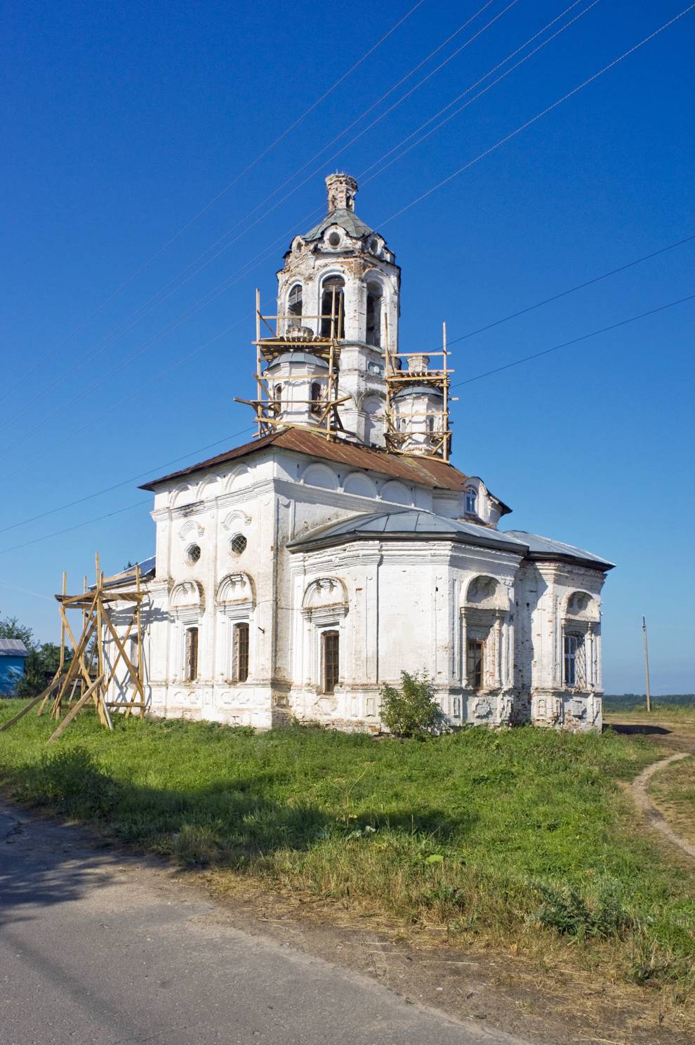 Liubim
Russia. Yaroslavl Region. Lyubimskii District
Church of the Tikhvin icon of the Mother of GodKrasnoarmeiskaia Street 6
2010-08-12
© Photographs by William Brumfield