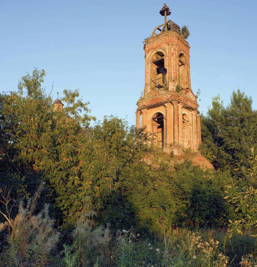 Minino
Russia. Yaroslavl Region. Lyubimskii District
Church of the Miraculous Image of the Savior
2010-08-12
© Photographs by William Brumfield