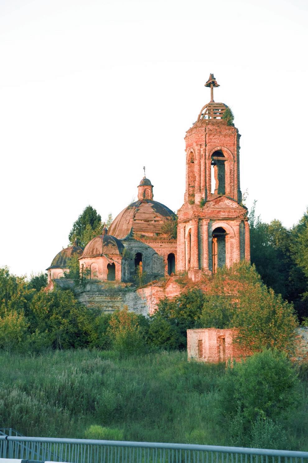 Minino
Russia. Yaroslavl Region. Lyubimskii District
Church of the Miraculous Image of the Savior
2010-08-12
© Photographs by William Brumfield