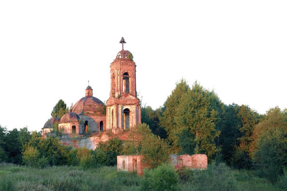 Minino
Russia. Yaroslavl Region. Lyubimskii District
Church of the Miraculous Image of the Savior
2010-08-12
© Photographs by William Brumfield