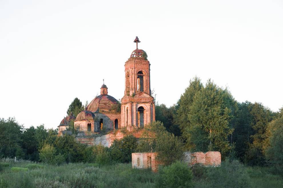 Minino
Russia. Yaroslavl Region. Lyubimskii District
Church of the Miraculous Image of the Savior
2010-08-12
© Photographs by William Brumfield