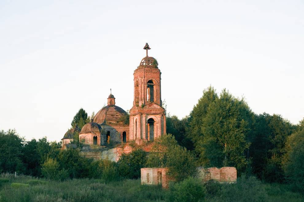 Minino
Russia. Yaroslavl Region. Lyubimskii District
Church of the Miraculous Image of the Savior
2010-08-12
© Photographs by William Brumfield