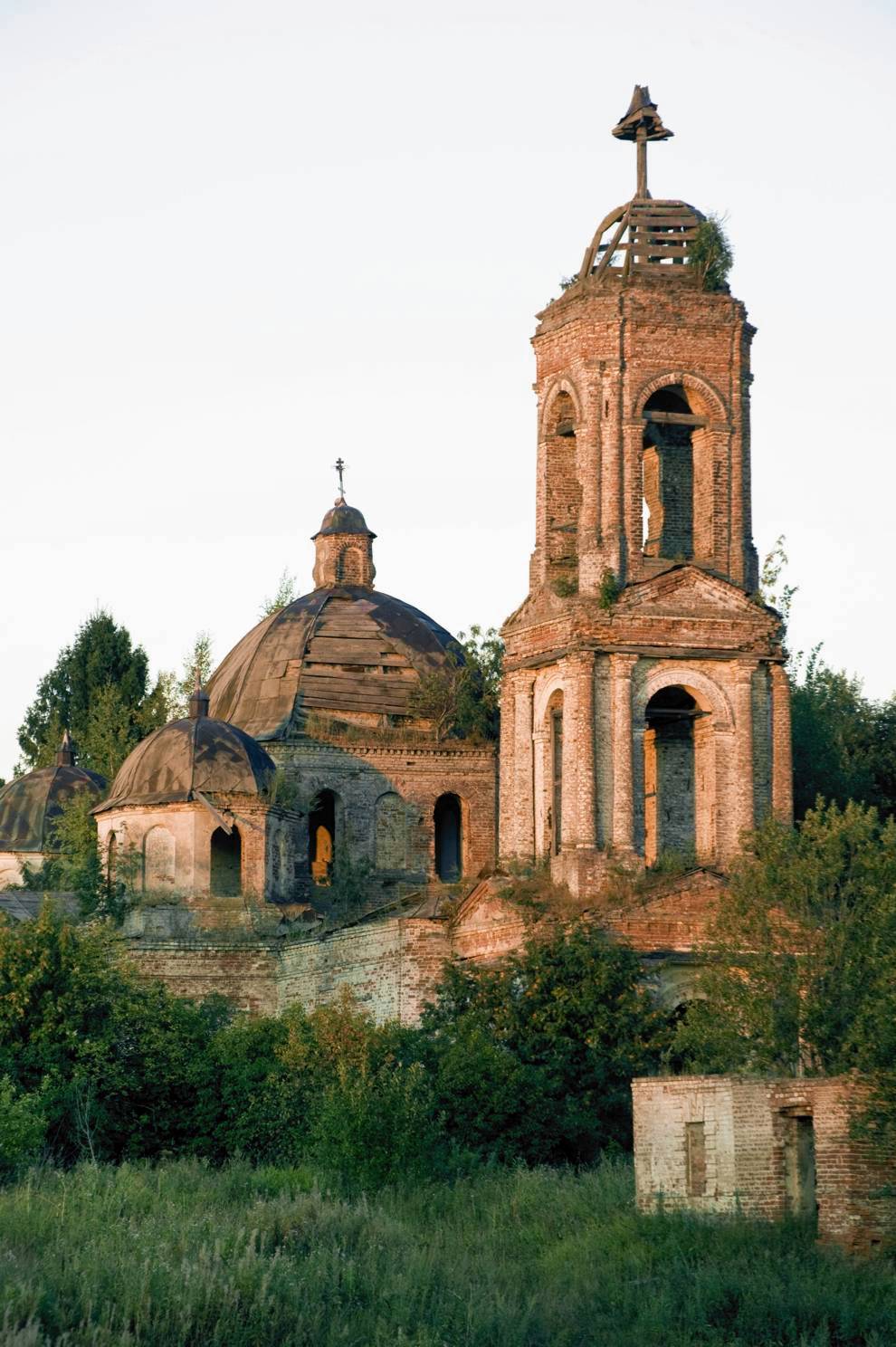 Minino
Russia. Yaroslavl Region. Lyubimskii District
Church of the Miraculous Image of the Savior
2010-08-12
© Photographs by William Brumfield